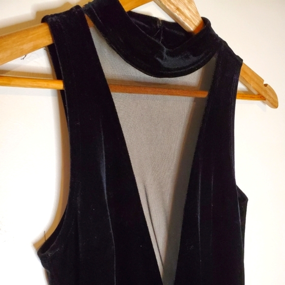 Black Velvet 80s Sleeveless Halter Dress with Low-Cut Mesh Front Chest - Picture 14 of 15